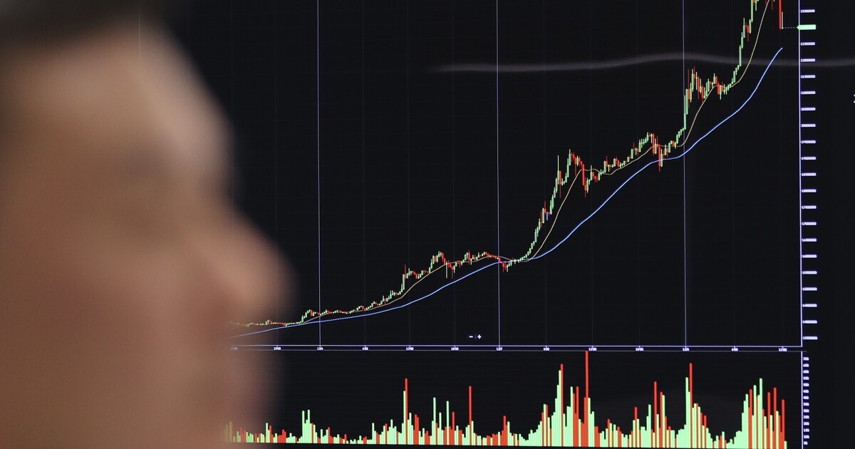 Bitcoin může vystřelit do závratných výšin. Analytik mluví o možném růstu ke statisícům dolarů