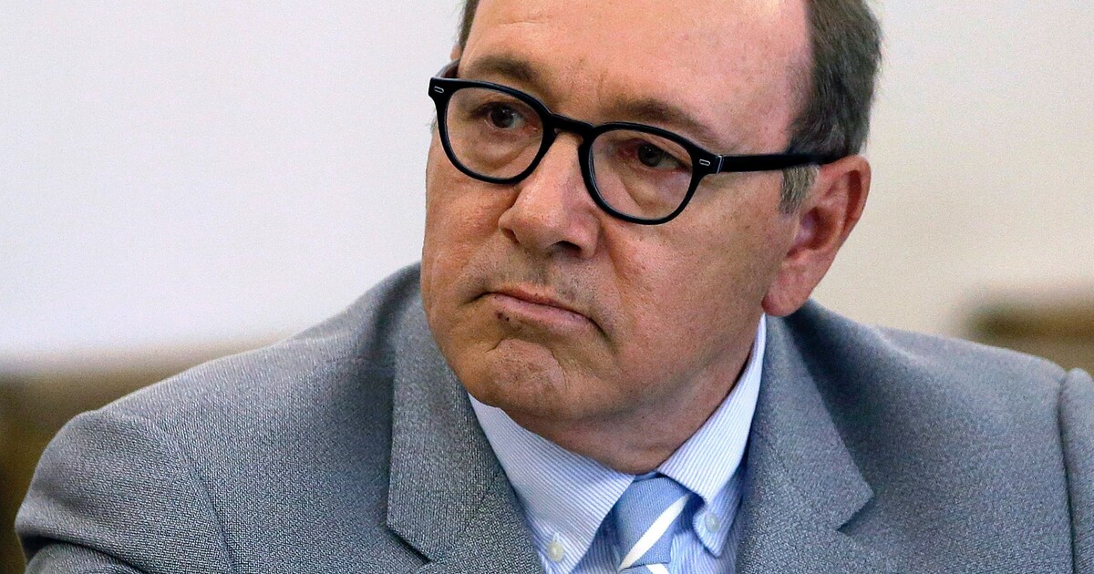Kevin Spacey stanul před londýnským soudem. Je obviněn z několika sexuálních napadení