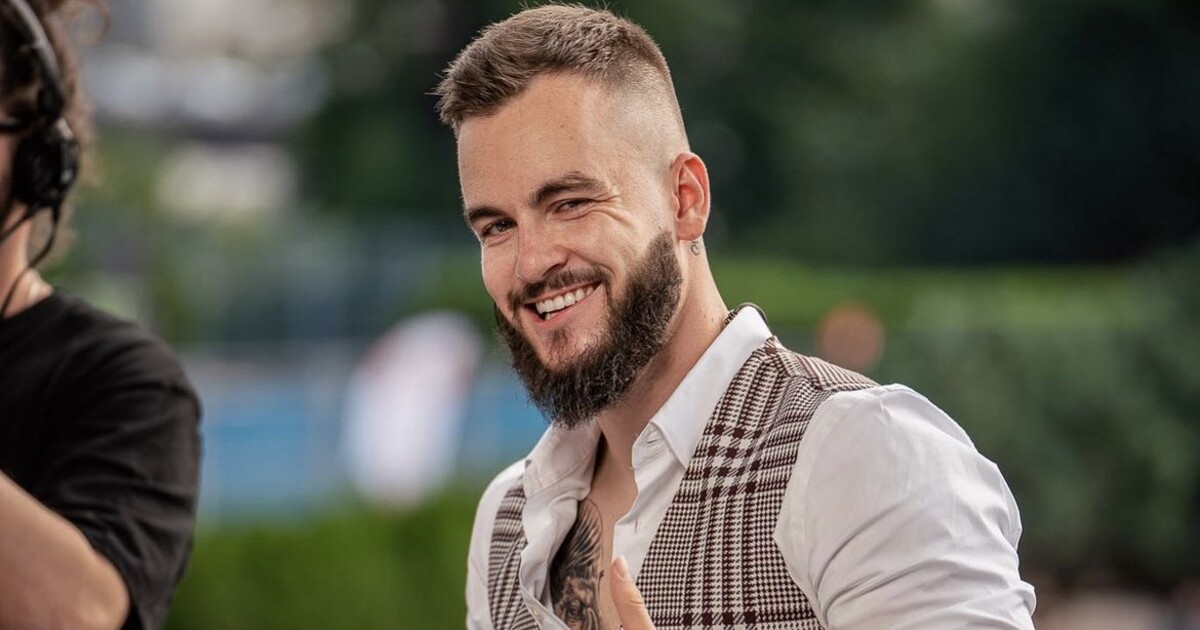 Bojoval s trémou a dnes moderuje pro desítky tisíc lidí. Oliver Sálus si prací plní sny (Rozhovor)