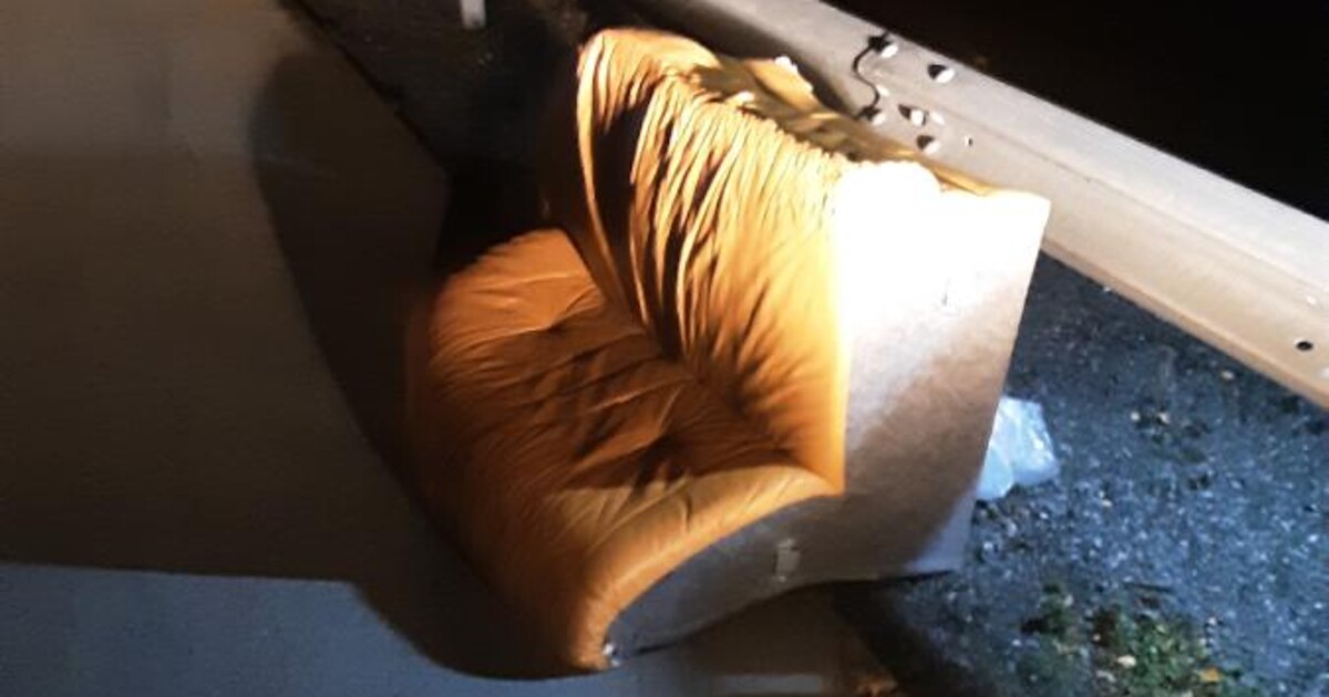 To jsi ještě neviděl*a. Uprostřed dálnice D1 se válel gauč, jeden z řidičů do něj narazil