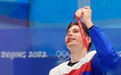 „Góly z bufetu“ Juraja Slafkovského priniesli Slovensku historickú olympijskú medailu. 17-ročný talent vyzdvihol kolektívnu snahu.