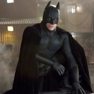 Postavu Rachel Dawes si v Temnom rytierovi a Návrate Temného rytiera zahrala Maggie Gyllenhaal. Ktorá herečka stvárnila Rachel Dawes v snímke Batman začína?