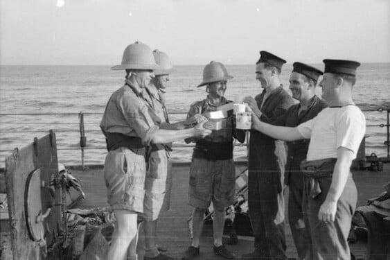 Posádka Kráľovského&nbsp;vojenského&nbsp;námorníctva (British Royal Navy) kontrolovala obsah alkoholu v rume netradičným spôsobom. Tipneš si ako? 
