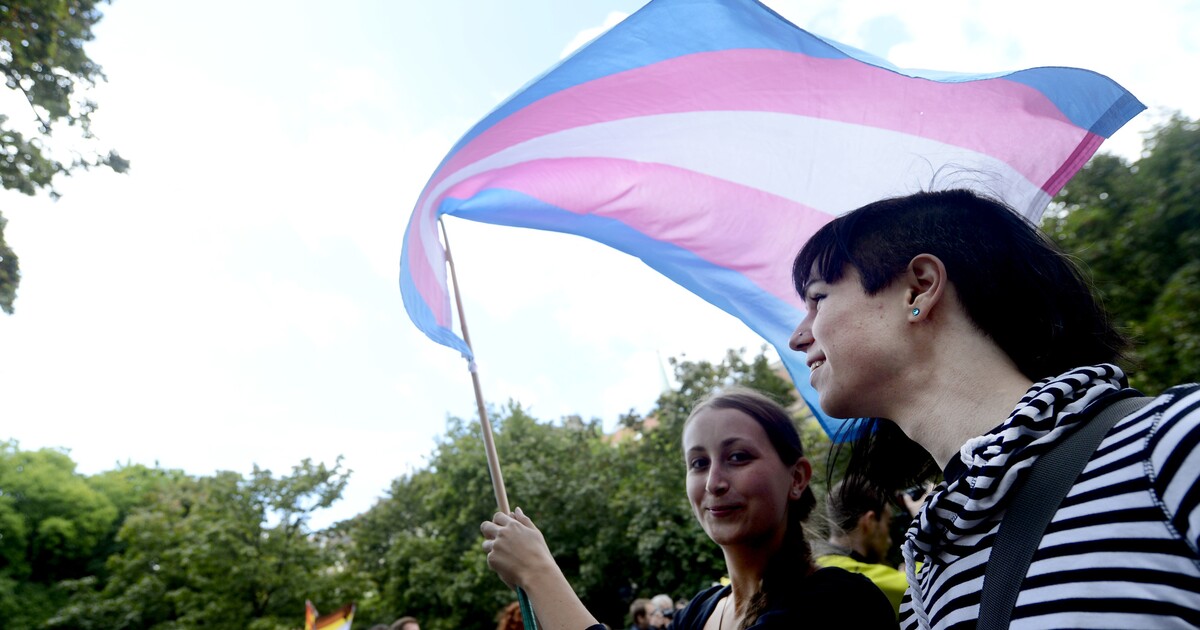 Žádostí o změnu pohlaví v Česku přibylo. Loni podal žádost rekordní počet lidí