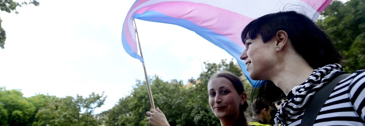 Vysoké školy v Česku budou muset vydávat nový diplom lidem, kteří podstoupili tranzici