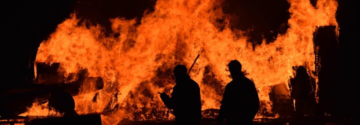 V Kalifornii zuří rozsáhlý požár. Spálil již 21 000 hektarů
