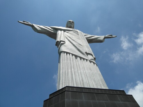 Socha Krista Spasitele se od roku 1931 tyčí nad kterým jihoamerickým městem?