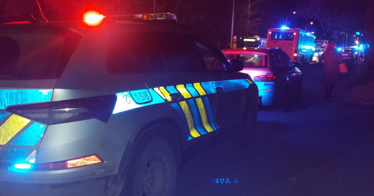 VIDEO: Pobodání v autobuse v Praze: policie pátrá po svědcích