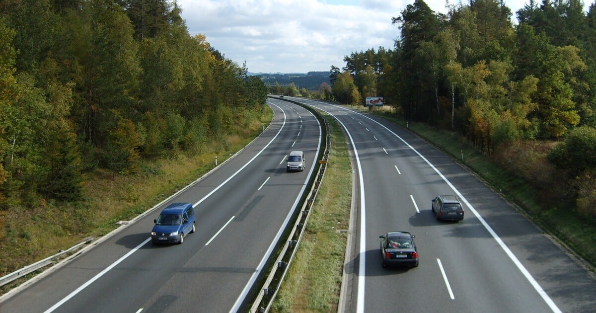 Dálniční známky od nového roku zdraží. Podívej se, kolik korun si připlatíš
