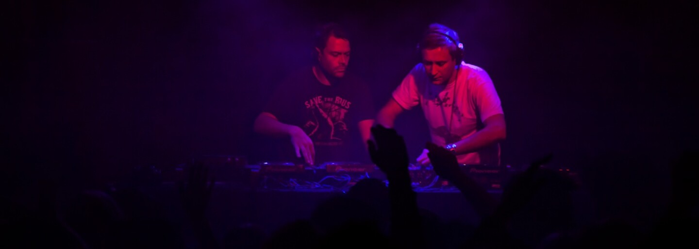 28. dubna pražskou Lucernu rozezní Plump DJs. Poslechni si hodinový mix, který tě navnadí na jejich vystoupení
