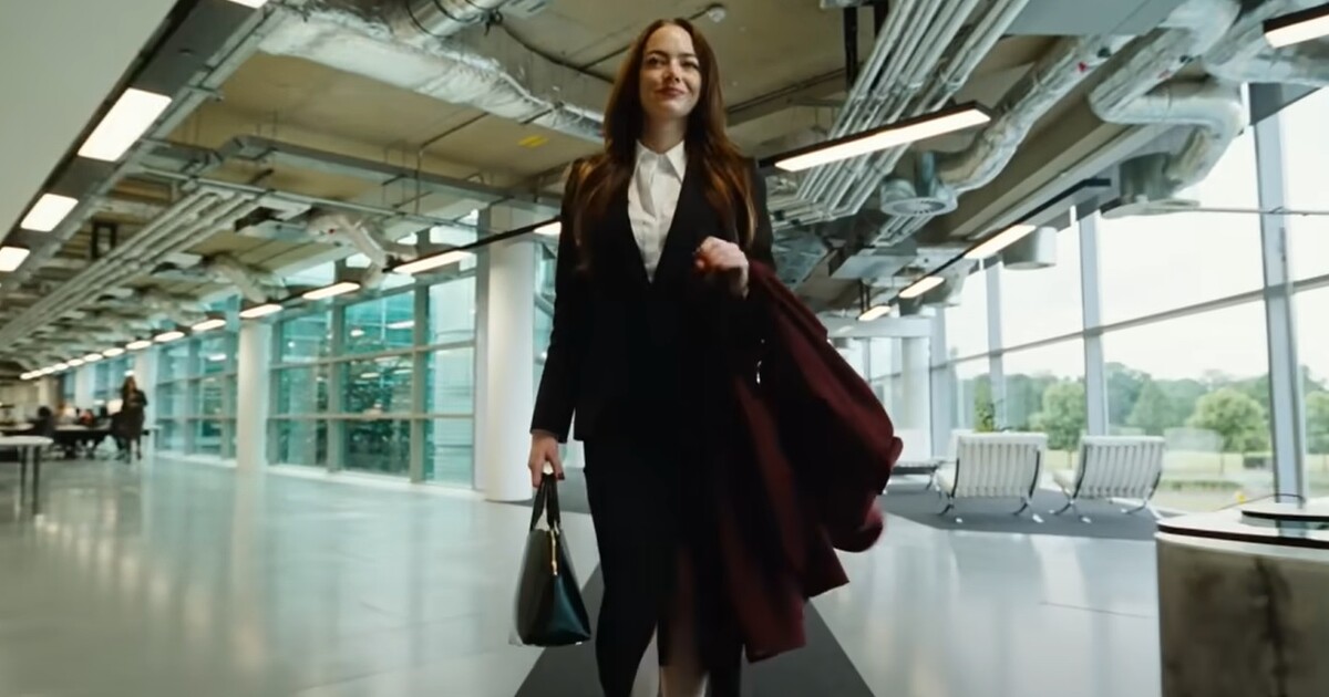 VIDEO: Dva konspirátoři unesou Emmu Stone. Nová sci-fi komedie srší černým humorem