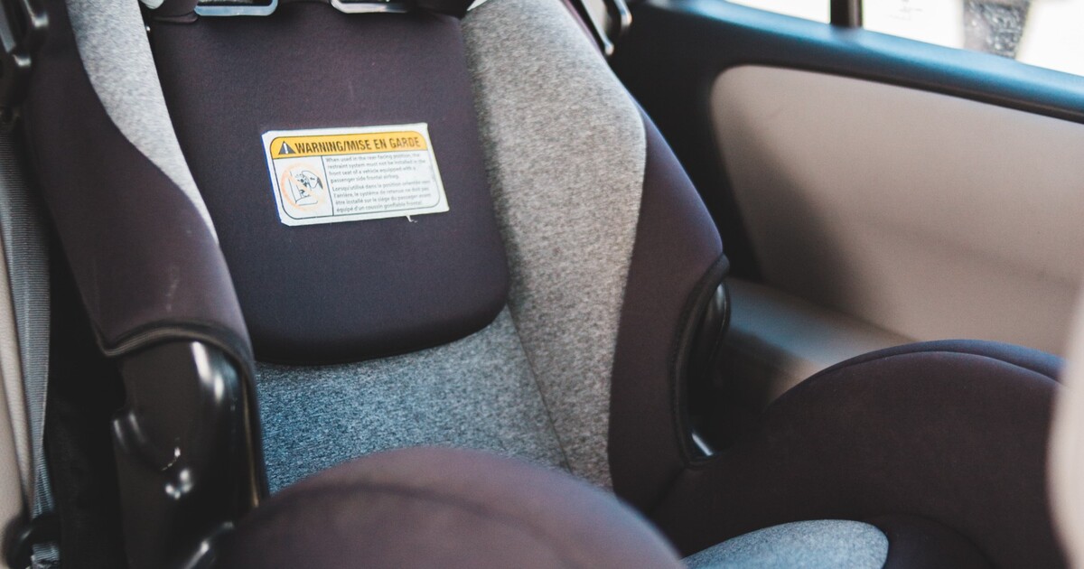 Manželé na Floridě nechali v rozpáleném autě 18měsíční dítě celou noc. Ráno už nedýchalo