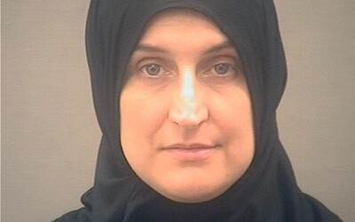 Američanka ve službách ISIS učila ženy a děti zacházet se zbraněmi či sebevražednými vestami. Hrozí jí 20 let vězení.