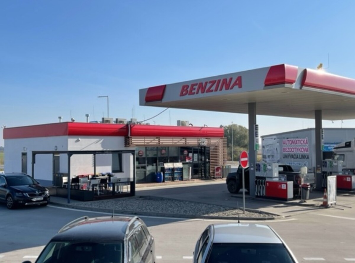 Čerpacie stanice Benzina napokon v Česku ani na Slovensku úplne nekončia. Spoločnosť Orlen sa rozhodla, že na Slovensku naďalej budú pod pôvodnou značkou prevádzkovať benzínky v Spišskej Novej Vsi. Podobný krok plánujú realizovať aj v Českej republike.