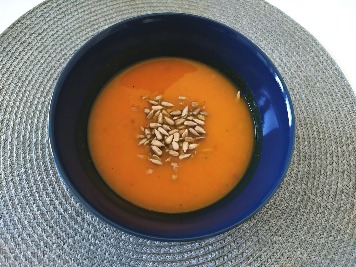 Na hokkaidovú polievku stačí iba pár surovín aj minút a teplý obed či večeru máš na stole. 