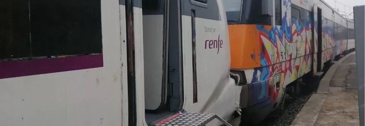 Nejméně 155 lidí se zranilo při srážce dvou vlaků v Barceloně