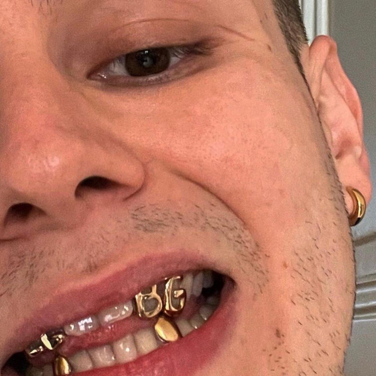 Grillz pro Ca$hanovu Bulhara.