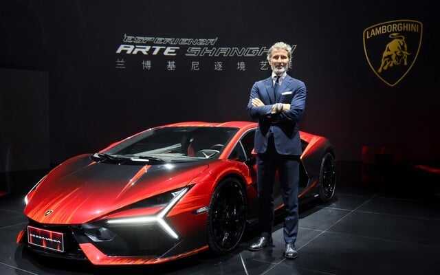 Lamborghini predstavilo ručne maľované Revuelto Opera Unica. Je určené pre tých najbohatších zákazníkov 