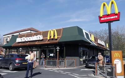 McDonald’s odchádza po 30 rokoch z Ruska. Postupne začal predávať svojich 850 predajní.
