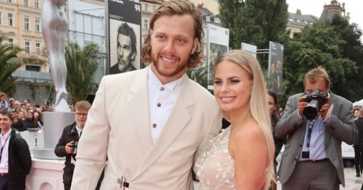 David Pastrňák a Rebecca Rohlsson jediným slovem oznámili velkou novinku