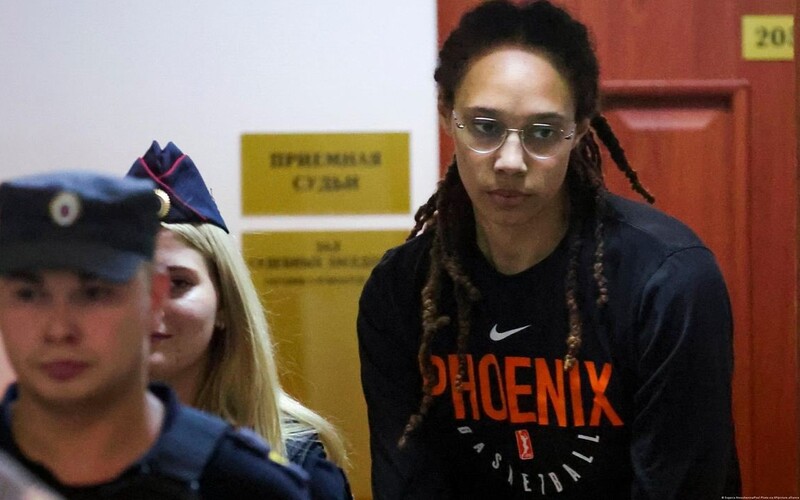 Ruský súd odsúdil americkú basketbalovú hviezdu Brittney Grinerovú na deväť rokov väzenia. Našli jej necelý gram konopného oleja.