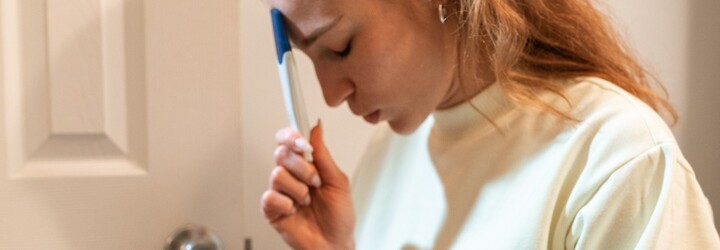 Těhotné ženy, které nepůjdou na potrat, dostanou 4000 eur, navrhuje radní v Itálii. Je to manipulace s těly žen, zní kritika