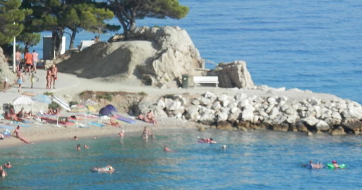 Češi si stěžují na situaci v oblíbené destinaci, moře tu vyvrhlo výkaly a vložky. Kde si ověříš čistotu vody?