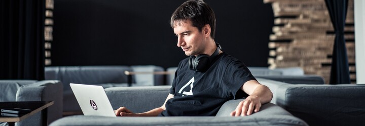 Darknet je výrazne bezpečnejší ako díler na ulici, hovorí profesionálny hacker Juraj Bednár (Rozhovor)