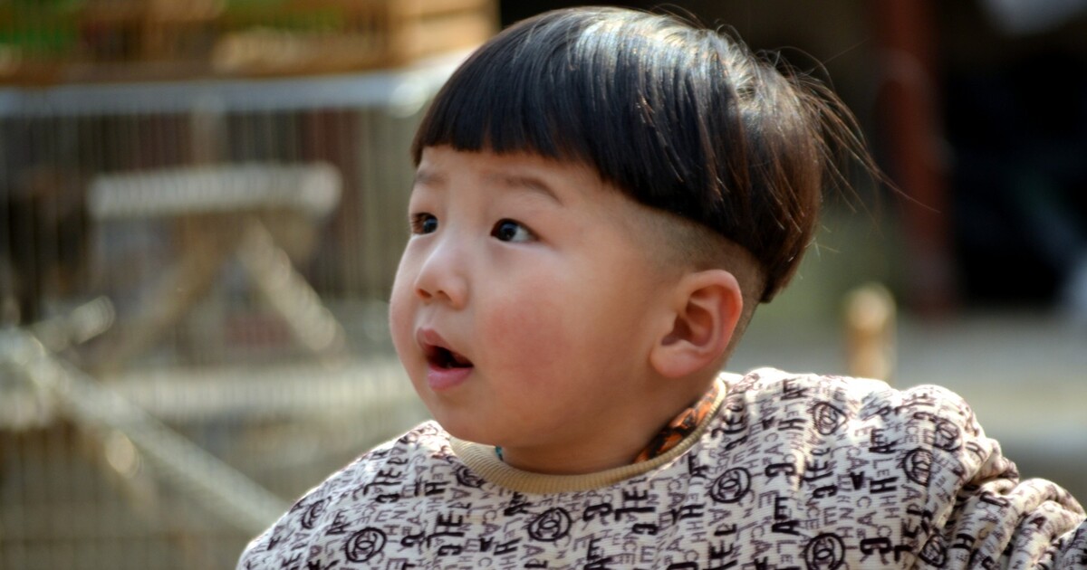 Konečně mohou k lékaři nebo do školy. Čína podpořila práva nemanželských dětí