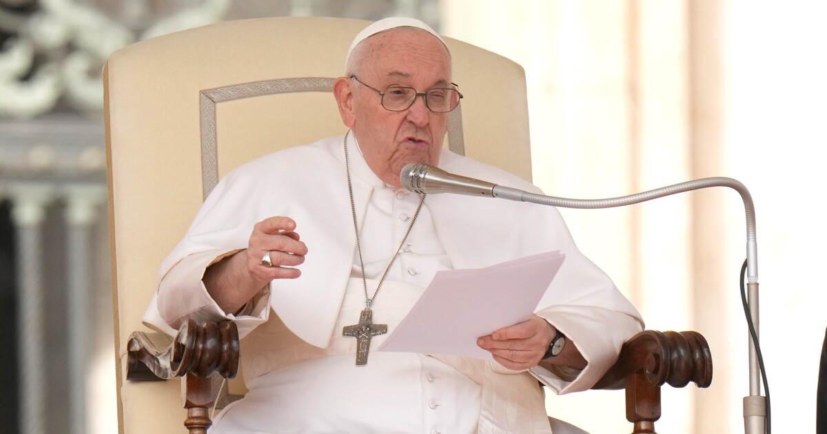 Papeže Františka museli hospitalizovat v římské nemocnici, dostal infekci