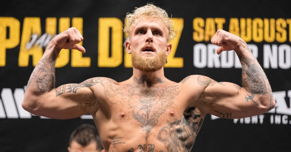 Jake Paul v boxu porazil legendu UFC! Natea Diaze poslal i k zemi, ten ho na konci zápasu začal škrtit