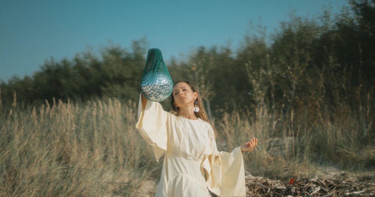 V Česku působí další bizarní sekta. Neuznává státní zřízení, vydává vlastní doklady a provozuje nikým neuznanou školu