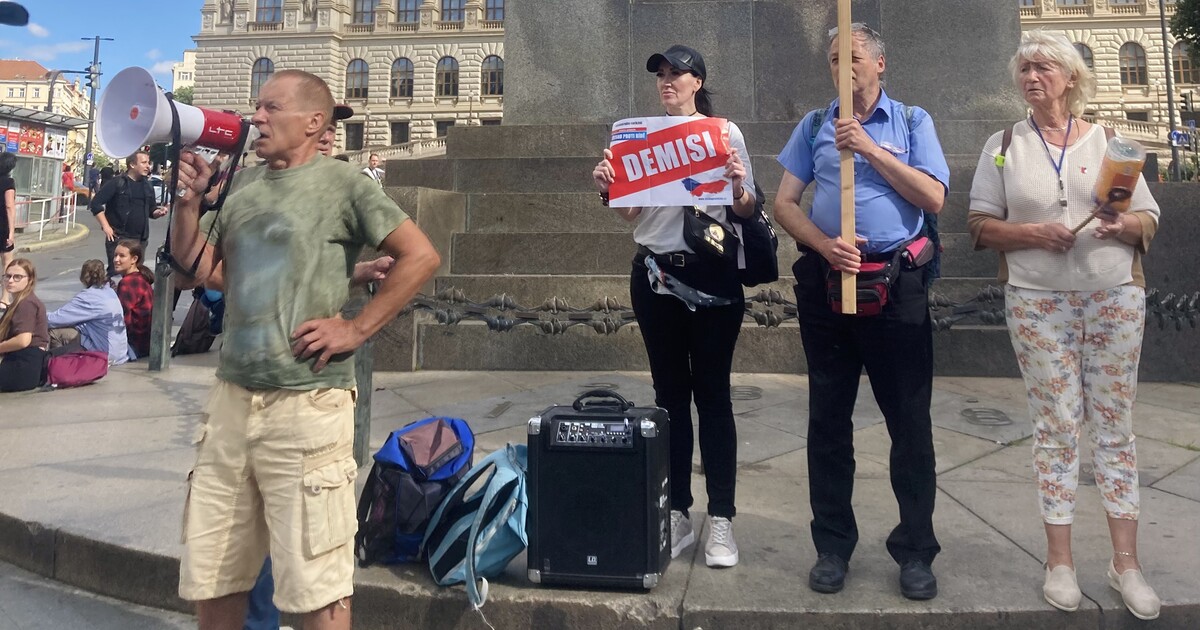 Soud v Praze potvrdil Popelkovi trest za výzvu ke stržení ukrajinské vlajky
