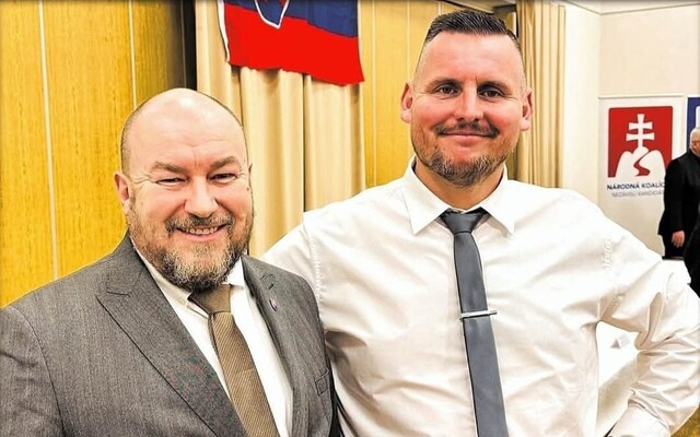 Na akcii fanúšikov Huliakovej strany sa objavil aj extrémista Daniel Bombic. Pochválil sa fotkou s novým ministrom