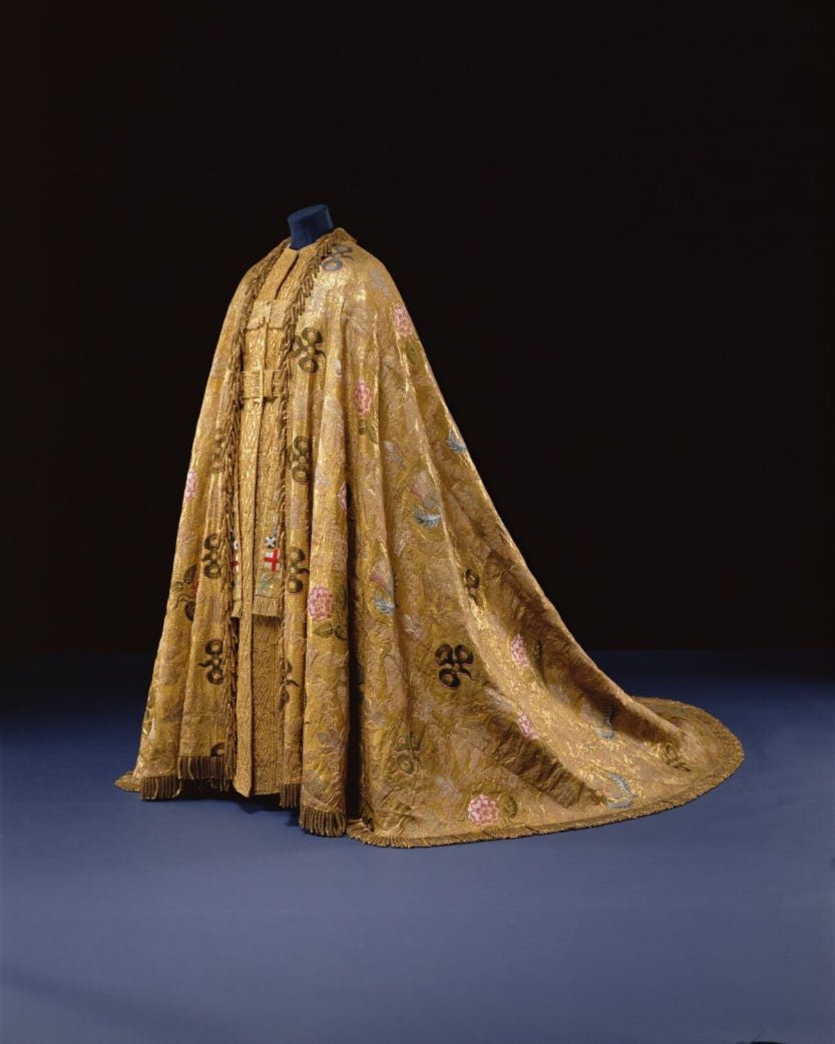 Plášť vyrobený pro korunovaci britského krále Jiřího IV. v roce 1821.