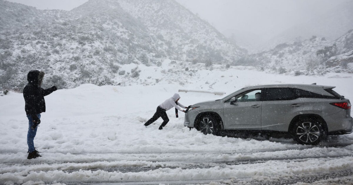 Extrémní sněhová bouře zasáhla USA. Teplota v San Franciscu překonala 132 let starý rekord