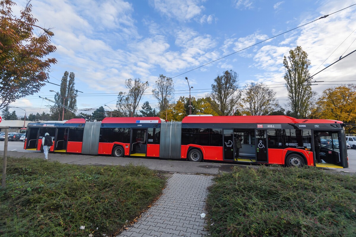 Nový megatrolejbus. 