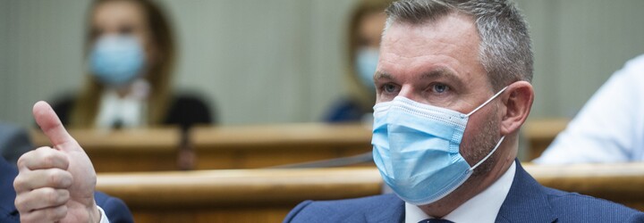 Peter Pellegrini vysvetľoval využívanie auta so šoférom. Stranu to mesačne stojí niekoľko tisíc eur