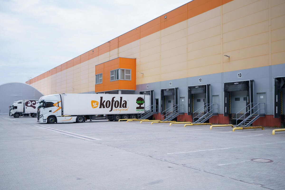 Produkty skupiny Kofola rozvážajú takéto kamióny. 