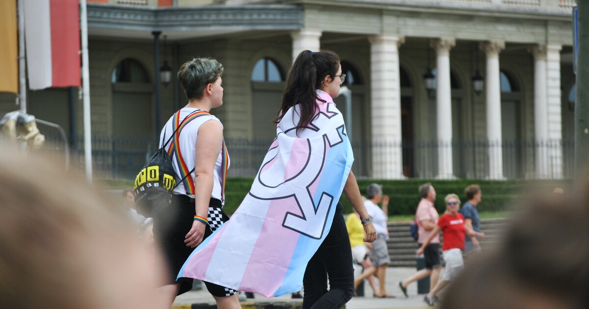 Transgender identita není duševní porucha ani úchylka. Média chybují v informování o trans lidech