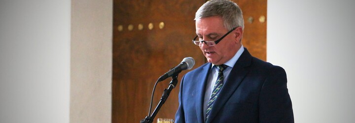 Úředníci z Hradu dostali rekordní odměny. Mynář dostal 895 tisíc, Ovčáček vydělal přes milion čistého