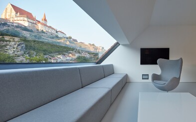 3 podlaží moderního interiérového designu, zelená střecha a výhled na dominanty Znojma, včetně hradu či známé rotundy 3 podlaží moderního interiérového designu, zelená střecha a výhled na dominanty Znojma, včetně hradu či známé rotundy