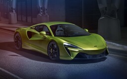 3 vteřiny na 100, maximálka 330 km a elektrický dojezd 30 km. To je nový McLaren Artura
