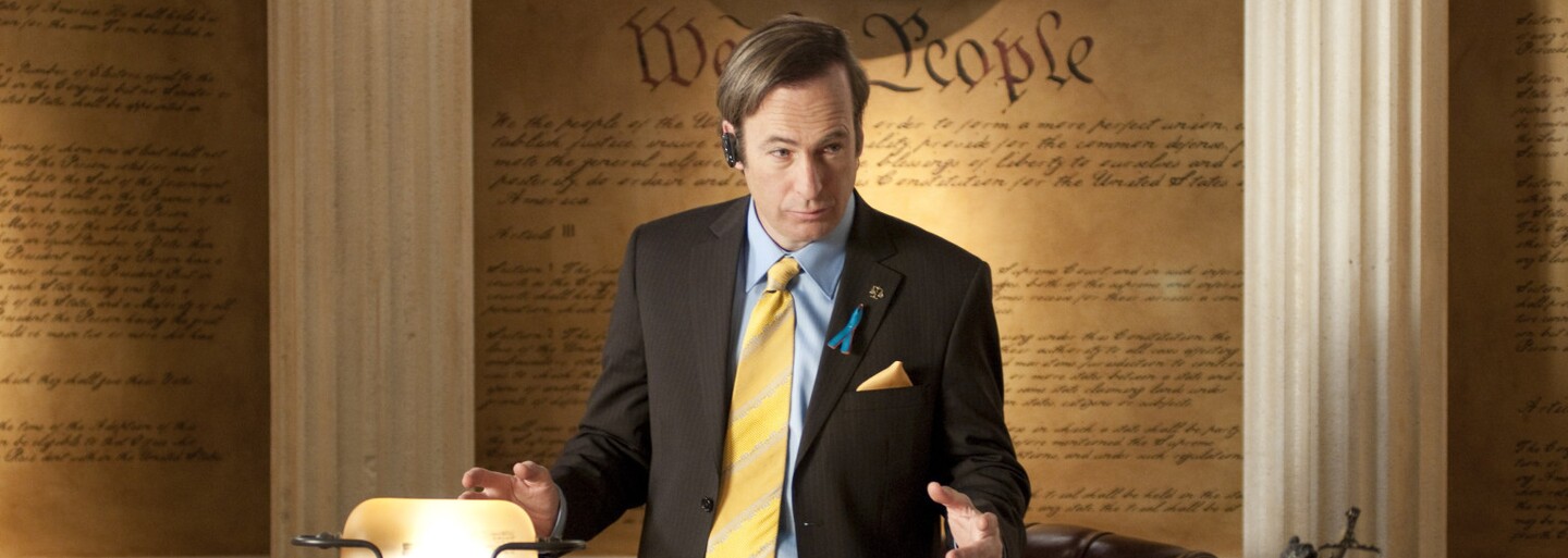 3. séria Better Call Saul na nás vybavila prvé zábery, v ktorých je Jimmy za mrežami