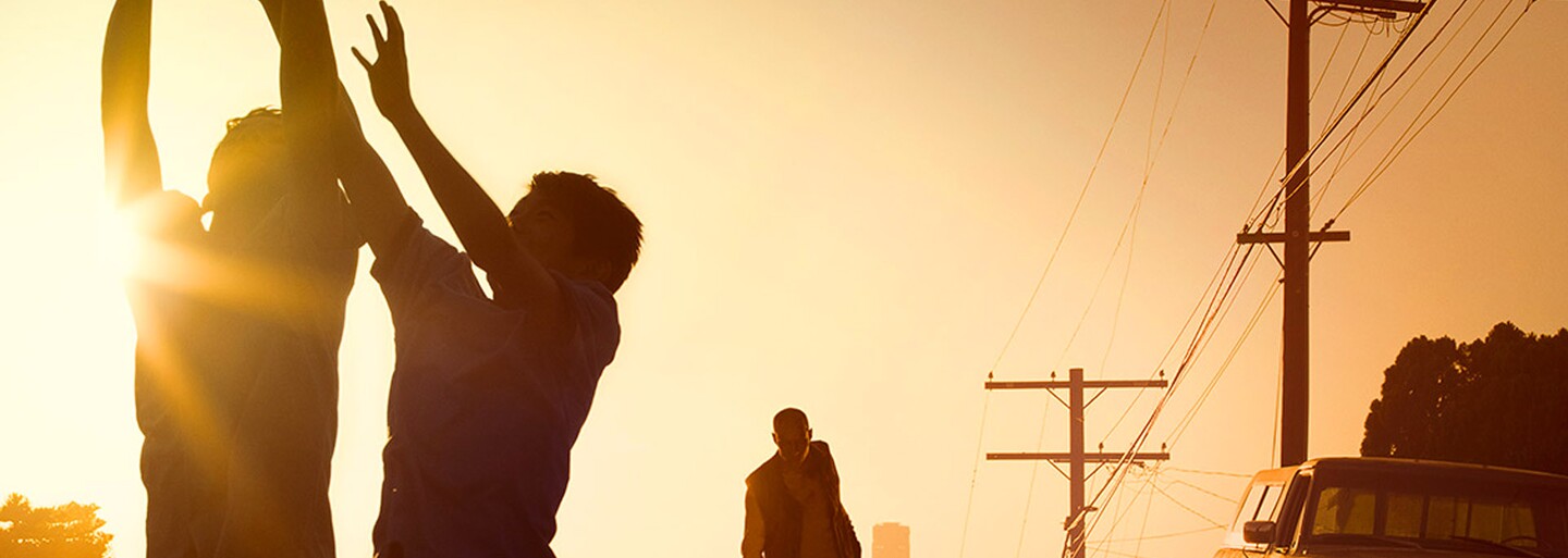 3. séria Fear the Walking Dead láka na krviprelievanie zombíkov a súboje s civilistami proti armáde
