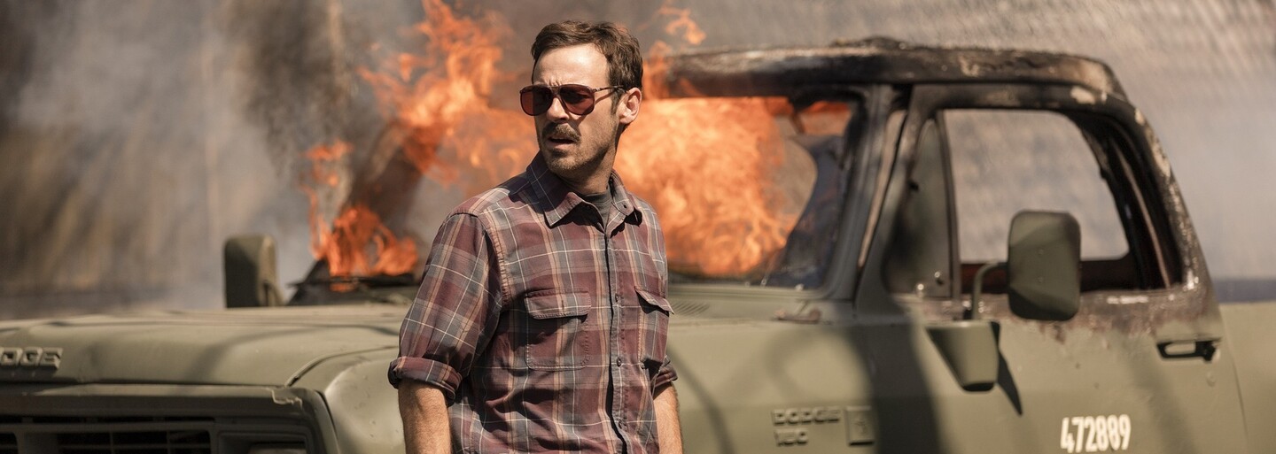 3. séria Narcos: Mexico bude posledná. Sleduj prvý trailer plný zabíjania v opojení drog