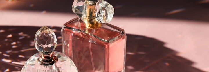 3 vůně, které změnily svět: Příběhy za nejslavnějšími parfémy historie