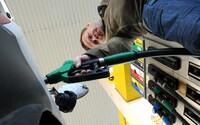 30 % Slovákov sa kvôli drahému benzínu a nafte obmedzuje, ukázal prieskum. Veľa ľudí vyššie ceny neovplyvnili vôbec