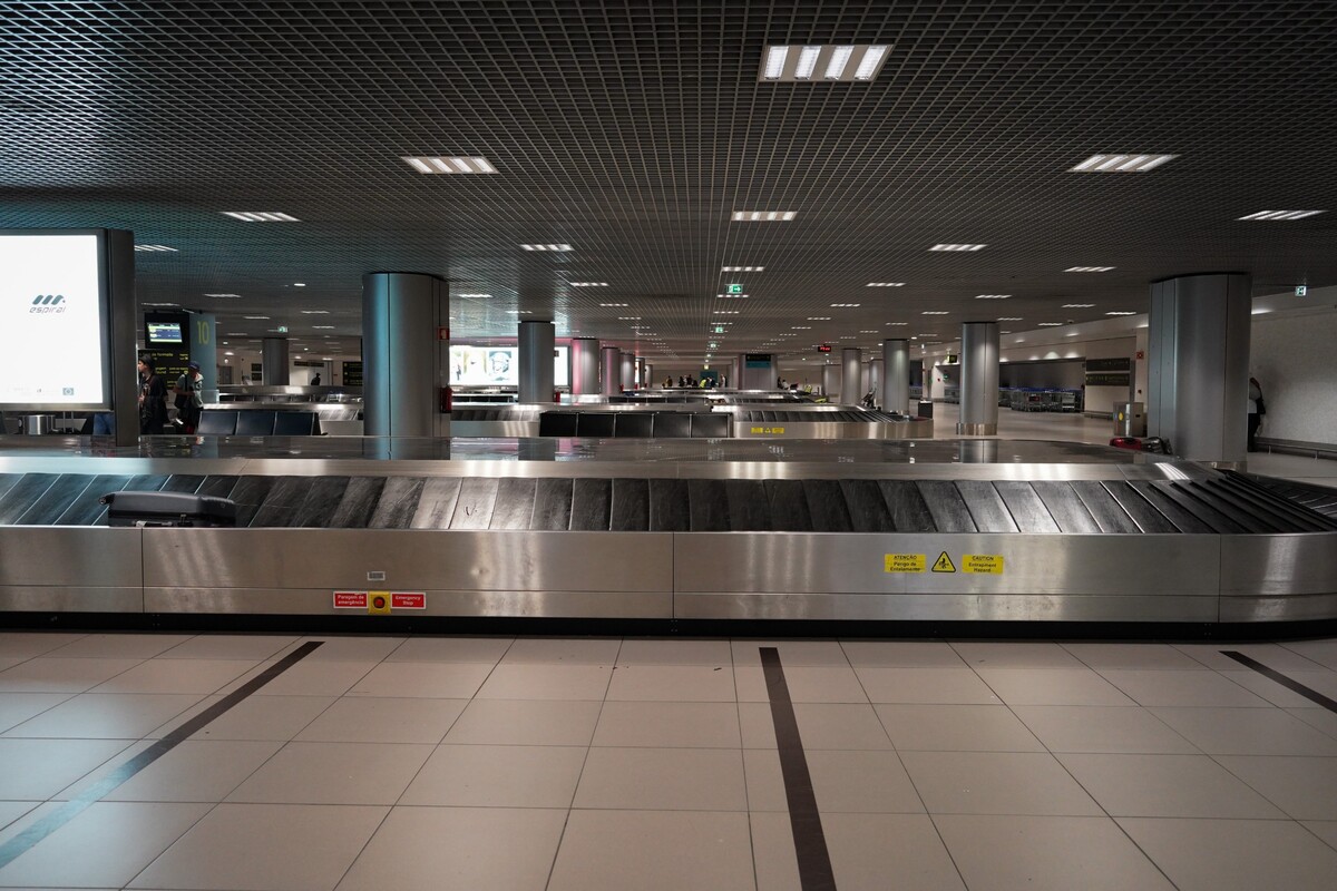 Pasažieri čakali na batožinu na letisku v španielskom meste Bilbao viac ako dve hodiny. O tom, že ju letecká spoločnosť neprepravila, ich informovali až po príchode do dovolenkovej destinácie.