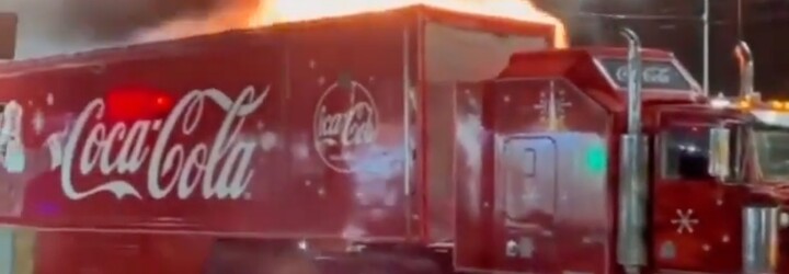 VIDEO: Vianočný kamión Coca-Cola v Rumunsku zachvátili plamene